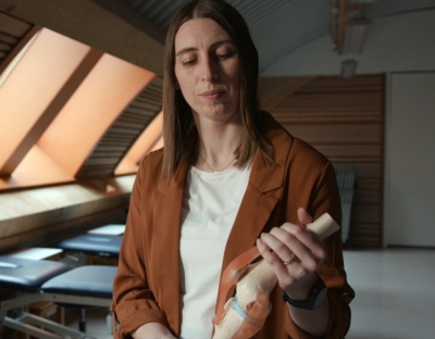 A picture of UL researcher Clodagh Toomey holding a knee joint