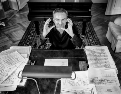 Jörg Widmann at desk surrounded by sheet music