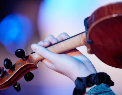 Person holding a fiddle