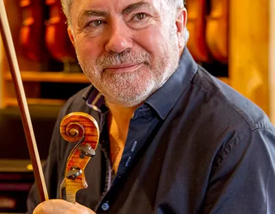 Gerry O connor smiling with his fiddle