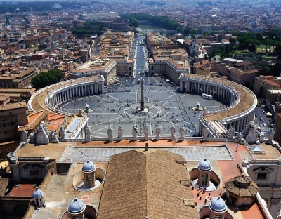 Image of St. Peter's Basilica overlooking the Piazza san Pietro