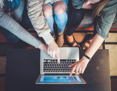Students point to laptop 