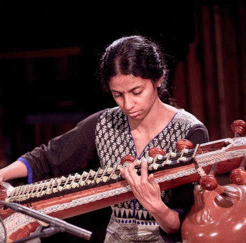 Photo of Mathuriga Thevapalan playing the vina