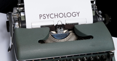 Typewriter with Psychology written on a piece of paper