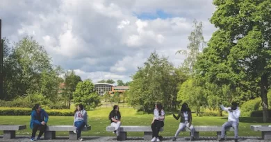 Students on plaza at UL