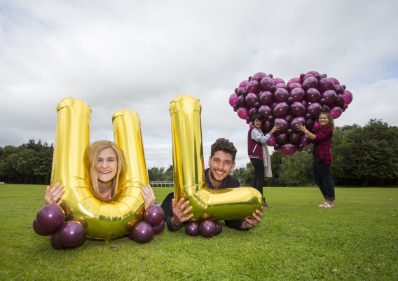 International Students with UL balloons