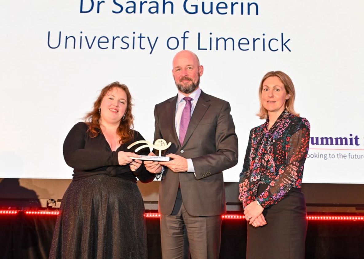 Sarah Guerin pictured receiving her SFI award from Philip Nolan