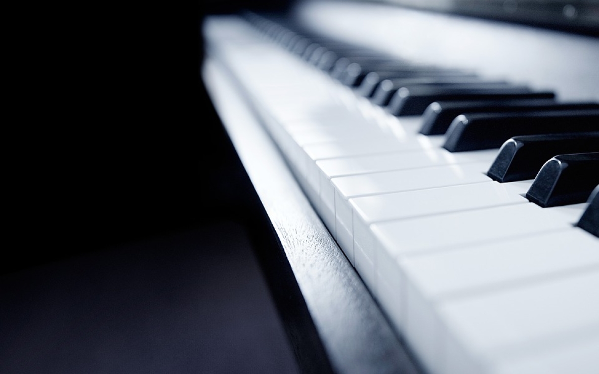 Image shows a piano keyboard in black and white