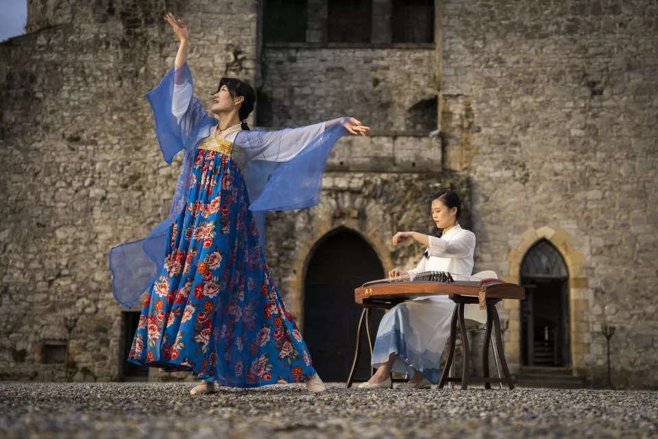Jiating Li and Xiaoyu Fu, China